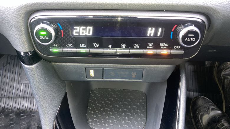 Toyota Yaris 1.5 Hybrid Dynamic 5dr CVT Hybrid Hatchback